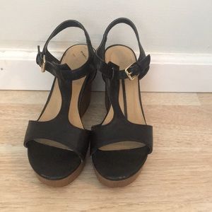 Black wedges